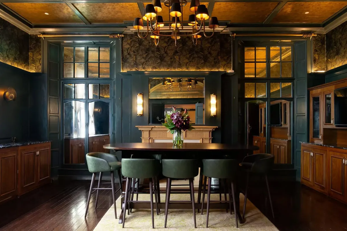 table and chairs in restaurant setting